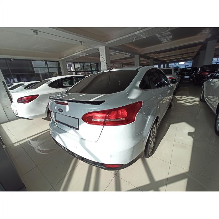 Spoiler Spate Portbagaj pentru FORD FOCUS 3 Аripă Lucios lipicios