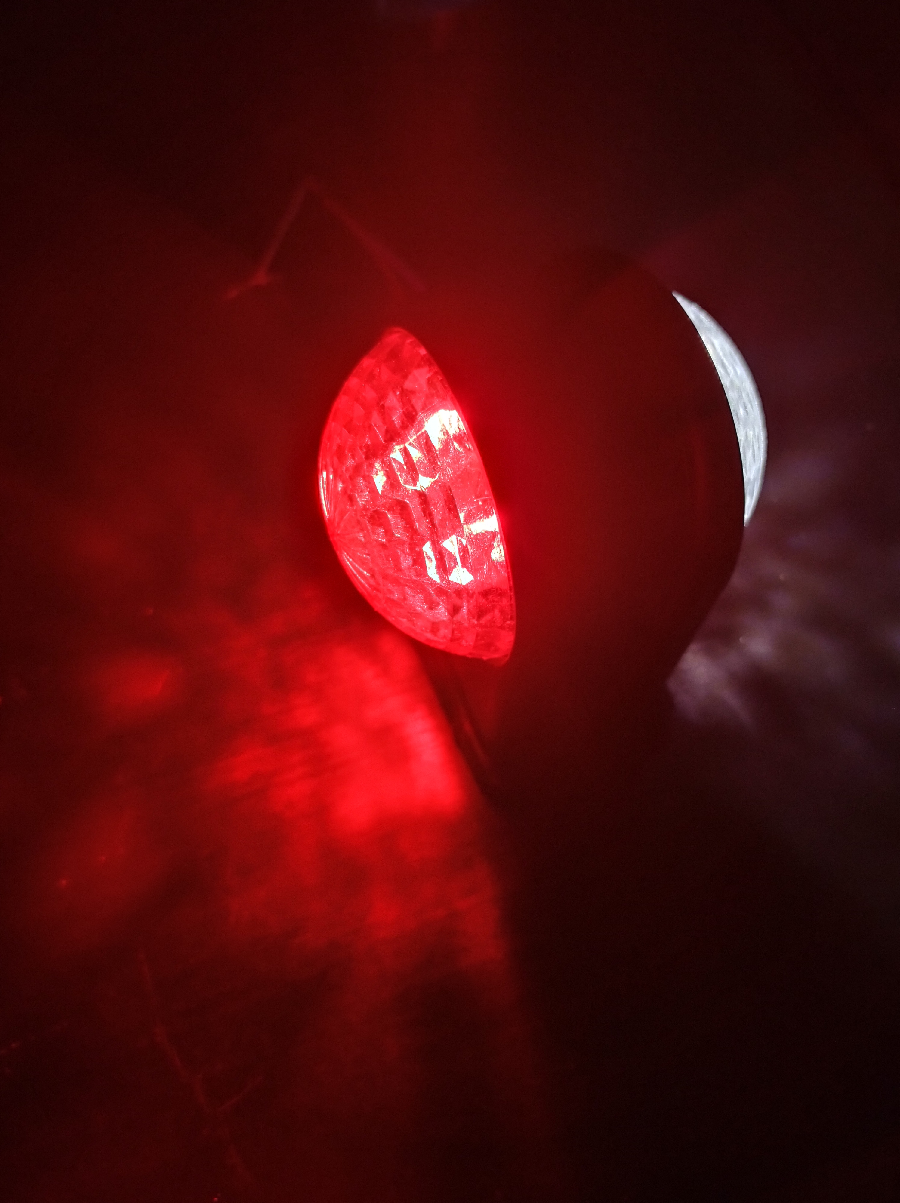 2 marker lights (left + right)