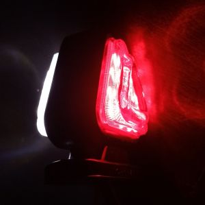 2 x 18 LED Begrenzungsleuchten Positionsleuchten Leuchten Dreieckig Rot/Weiß 12/24v