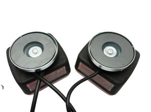 2 x Baklys till Tilhenger Lastebil Campingvogn Magnet 4 funksjoner 12v 24v