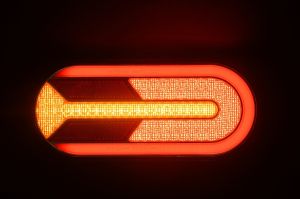 2 x Lkw LED Anhänger Dynamic Rückleuchten 4 Funktionen Leuchten 12v 24V E9